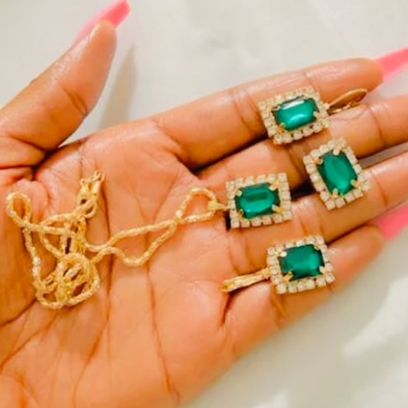 Emerald & Gold Queen's Treasures Necklace Earring & Ring Statement Jewel… - Picture 8 of 13